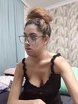 Sexyyeyes244 webcam