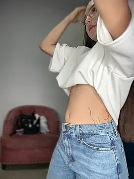 Mia_Luxor webcam