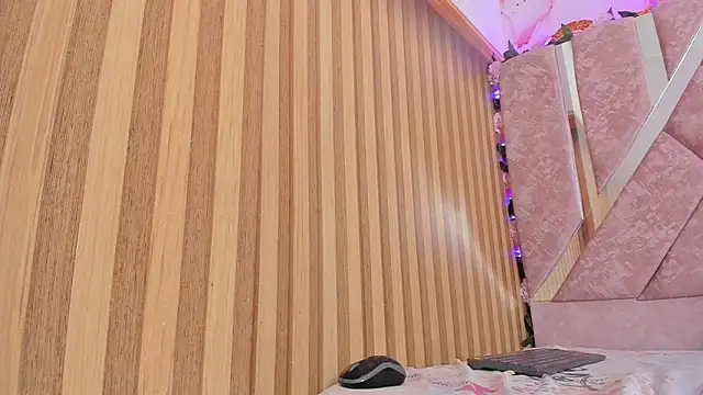 baby_peach__ webcam