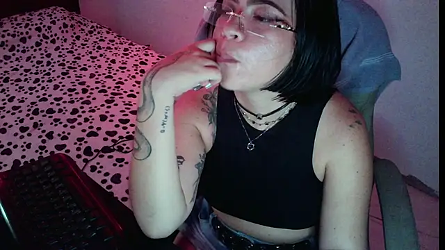 NoxxVelveth webcam