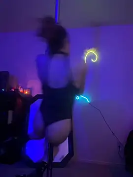 spoilbadkittynow live cam on StripChat