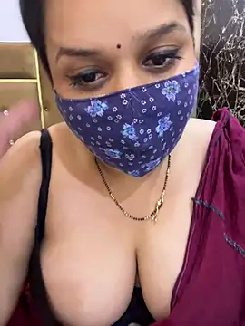 Catchybusty live cam on StripChat