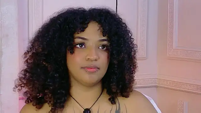 Cristal-Jonnes live cam on StripChat