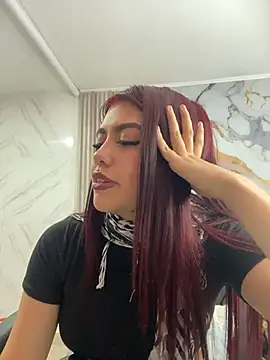 kira_ec live cam on StripChat