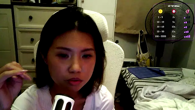 urgrl_portia live cam on StripChat