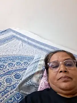 Priya-696 live cam on StripChat