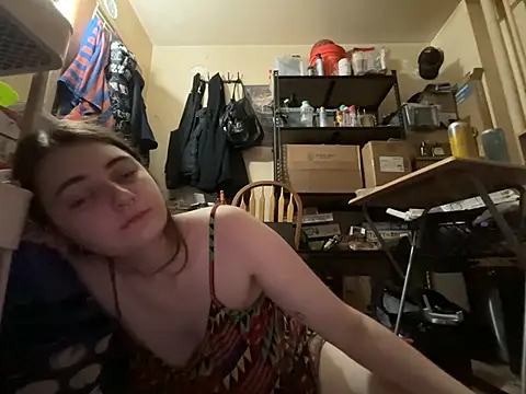 Snowbunnycake_131 live cam on StripChat