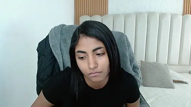 shaneelle live cam on StripChat