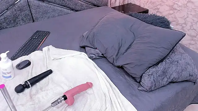 Miss_Kianna live cam on StripChat