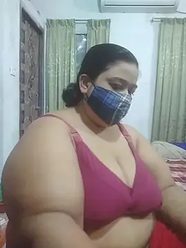 momo_loves live cam on StripChat