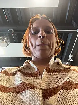 Miniatura della webcam live di Mia_0-4 con #petite, #hd e #mobile