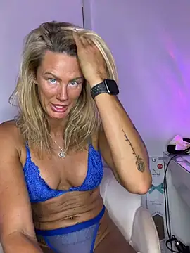 Savannah_Rae live cam on StripChat
