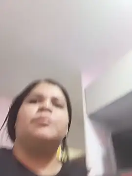 laura_br1 live cam on StripChat