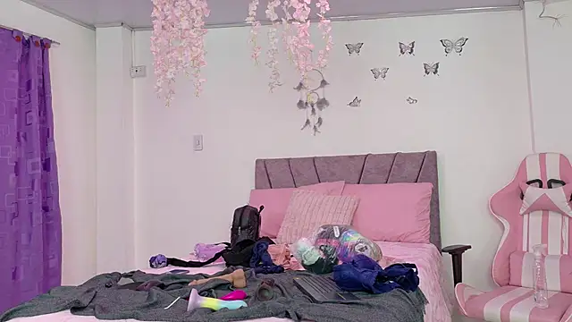 NahomyEvans webcam