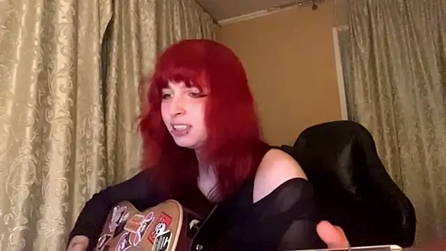 LyndseyCronshaw webcam