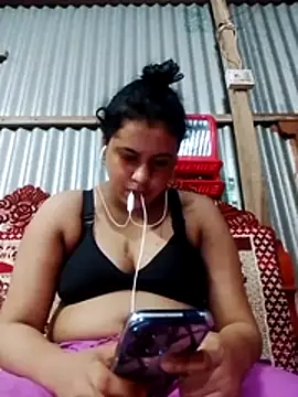 Miniatura della webcam live di Maya_Sundori con #shaven, #mobile e #new