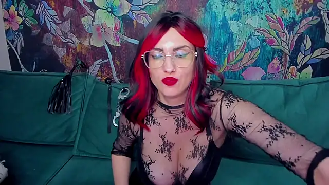 Live webcam thumbnail of RoseBlooom featuring #office and #hd