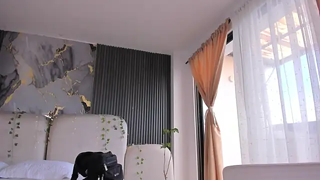 CarolineFyre webcam