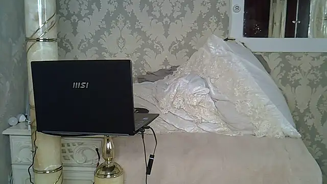 EllaJohnsonX webcam