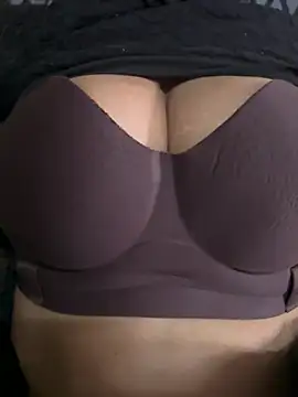 BabyNyraa webcam