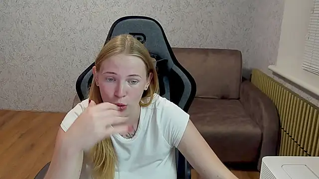 NikkyReyyy webcam