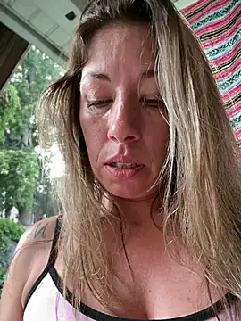 MiraKisss webcam