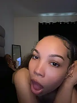 nikkiloveee webcam