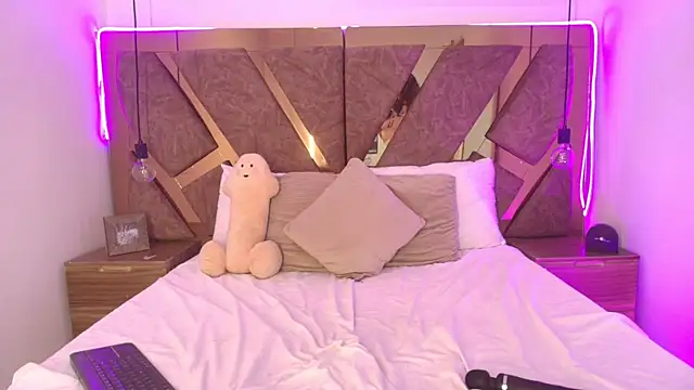 bella_swwan_ webcam
