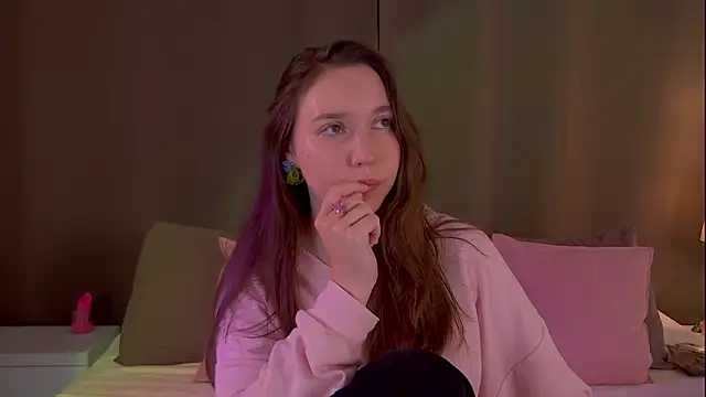 Suzaneey webcam