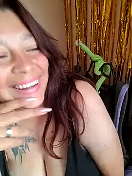 CurvyMilen webcam