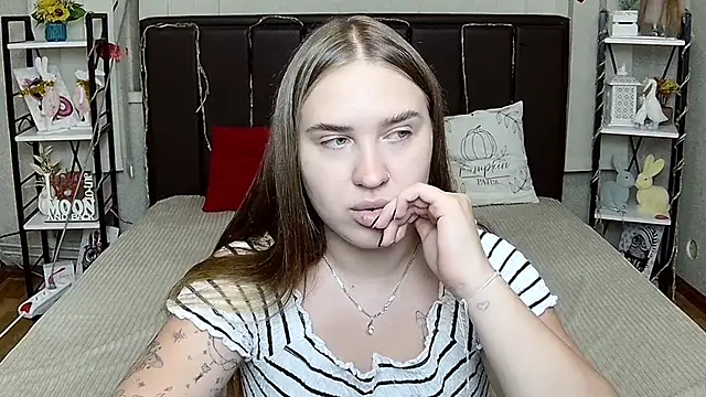 LauraHlot webcam