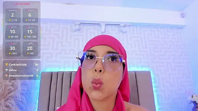 naishaa_ webcam