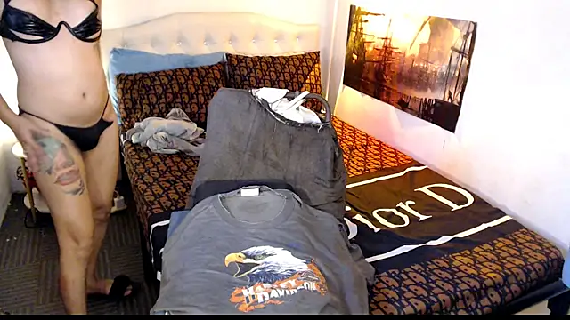 NinaDOM4CUM webcam