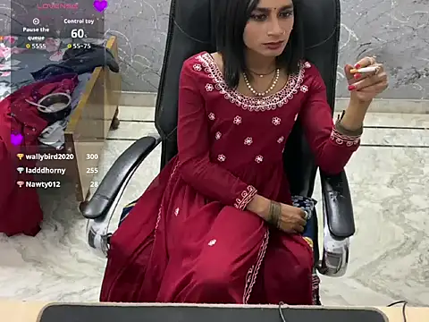 LuvLayla webcam