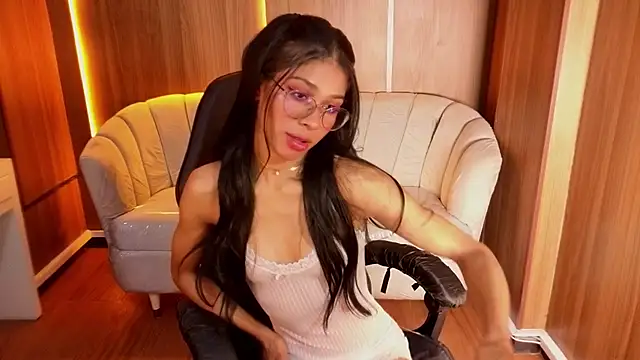 Live webcam thumbnail of Alina_b_ featuring #office and #hd