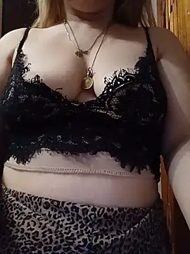 ImyoursLilu32 webcam