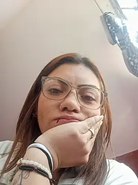 Miniatura della webcam live di Elodie__a con #new e #mobile