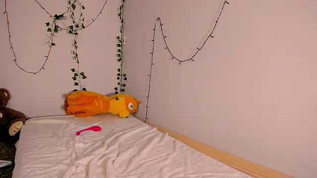 Live webcamthumbnail van FruttiTatti met #interactive-toys en #hd