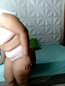 DALILAA_CURVY webcam