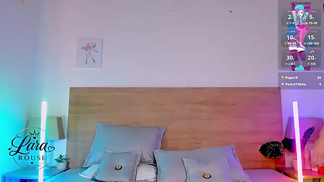 LaraRous webcam