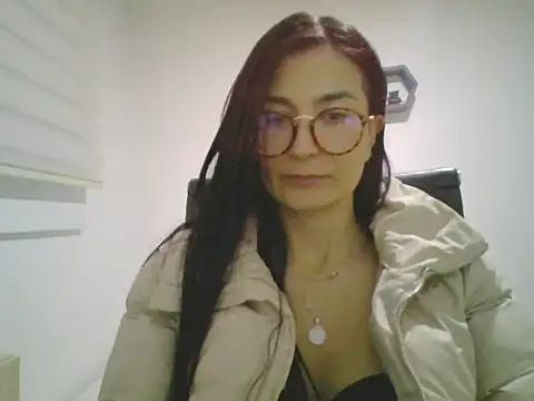 sweetsensations live cam on StripChat