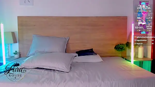 LaraRous webcam