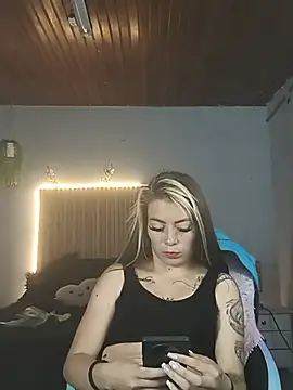Tefannyy_ live cam on StripChat