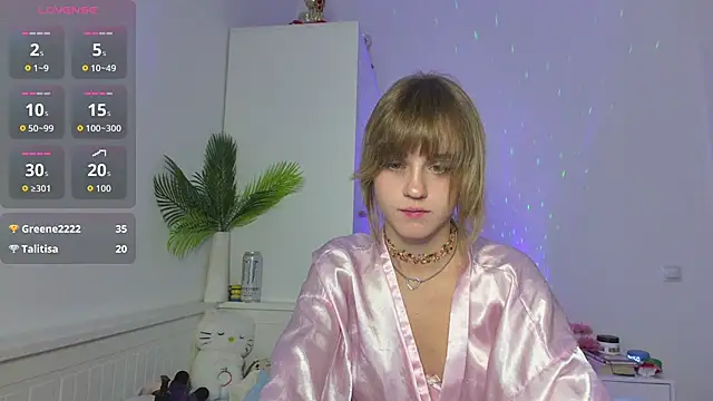 Tessa_Shy_ live cam on StripChat