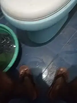 hiptonos (Ask my age) - Urinating +full nakke outdoor