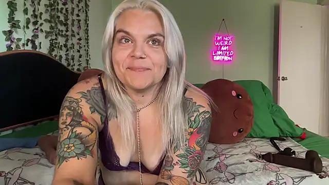 CherryBombBomb webcam