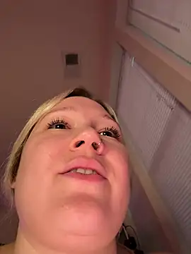PiggyRose webcam