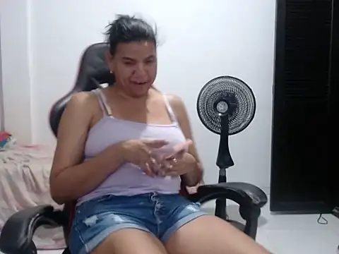 Adriana_0312 webcam