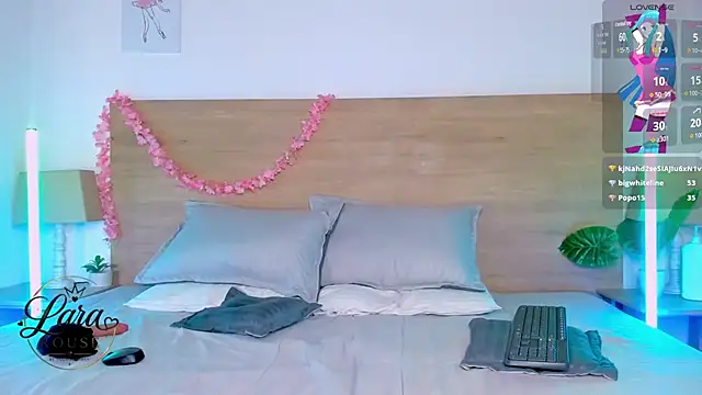 LaraRous webcam