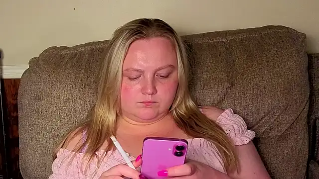 PhatAssBlond webcam